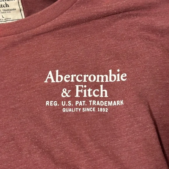 Abercrombie & Fitch Men’s Large Red Long Sleeve Crewneck Tee - Picture 3 of 4